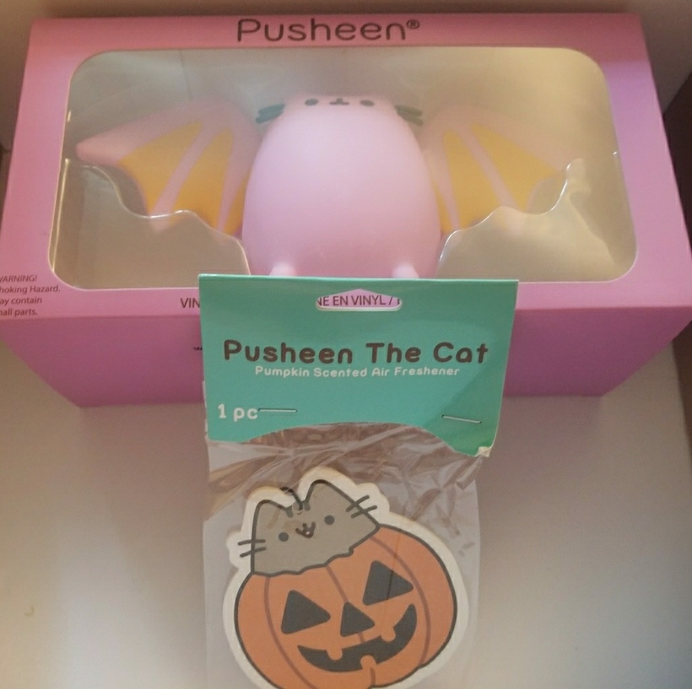 Pusheen bat vinyl figurine and air freshener